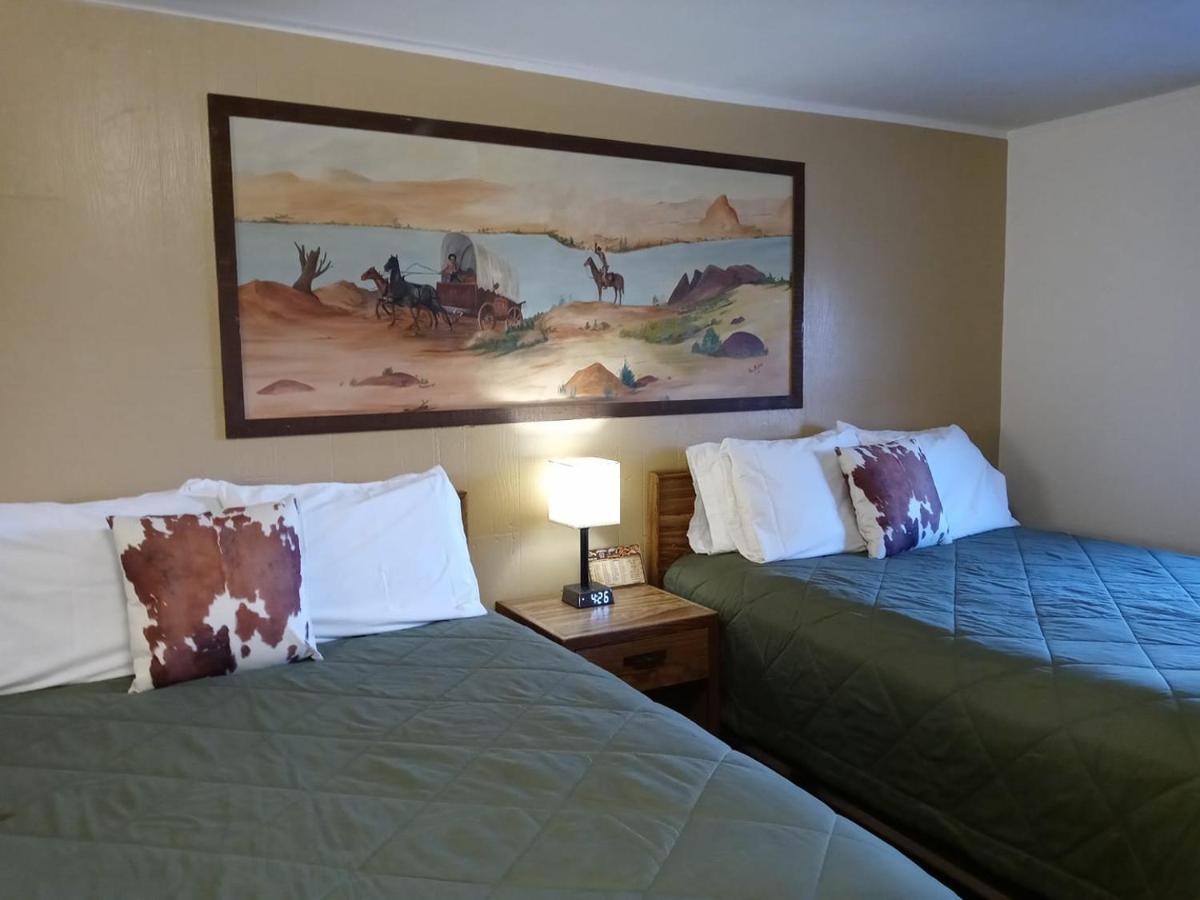 Bell'S Motor Lodge Motel - Spearfish Bagian luar foto