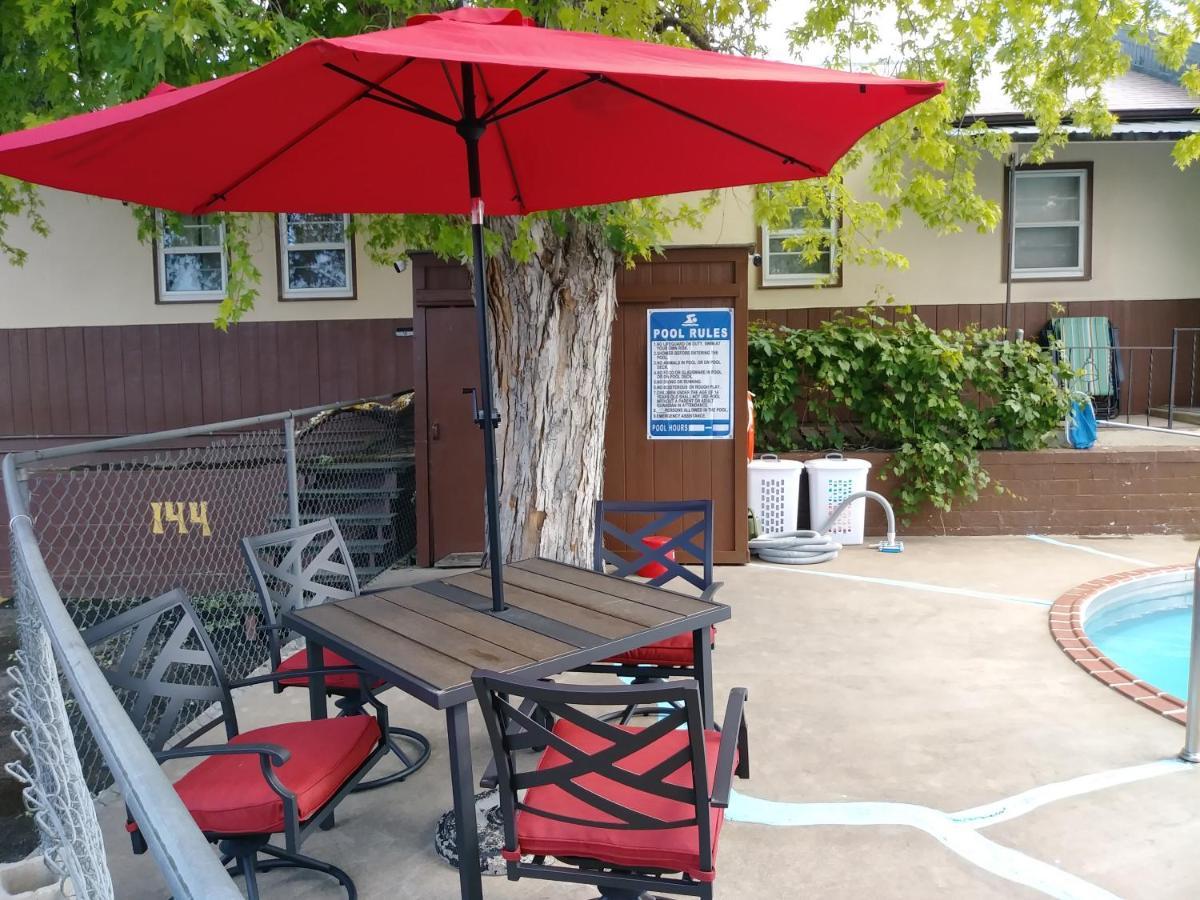 Bell'S Motor Lodge Motel - Spearfish Bagian luar foto