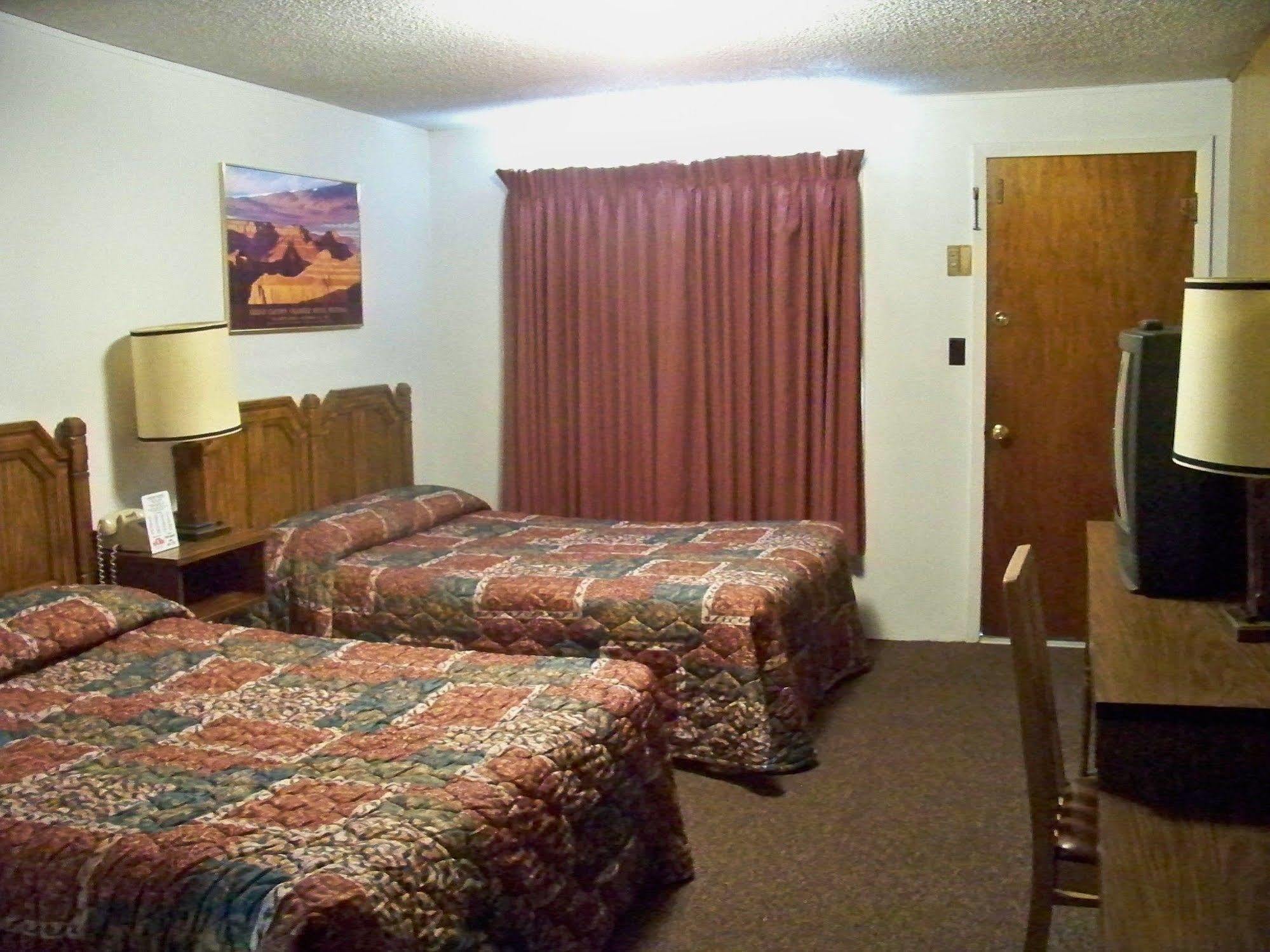 Bell'S Motor Lodge Motel - Spearfish Bagian luar foto