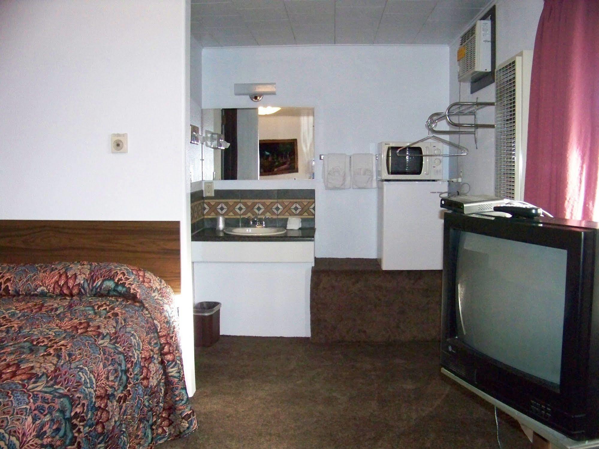 Bell'S Motor Lodge Motel - Spearfish Bagian luar foto